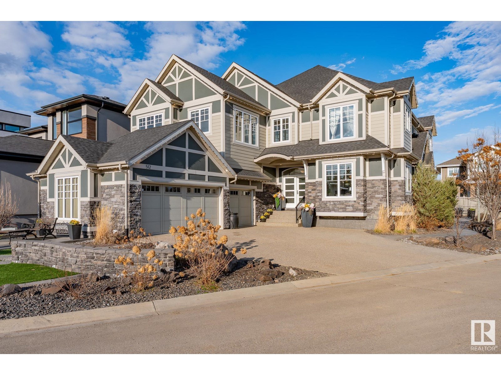 512 Hillcrest Pt NW, Edmonton, AB T5R 4K8