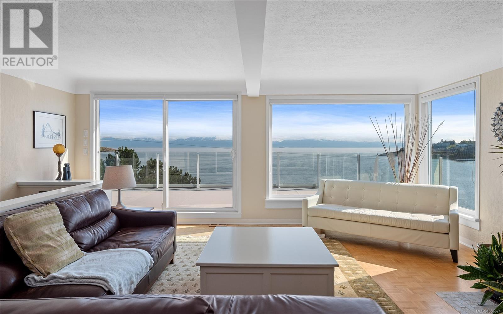 488 Beach Dr, Oak Bay, BC V8S 2M5