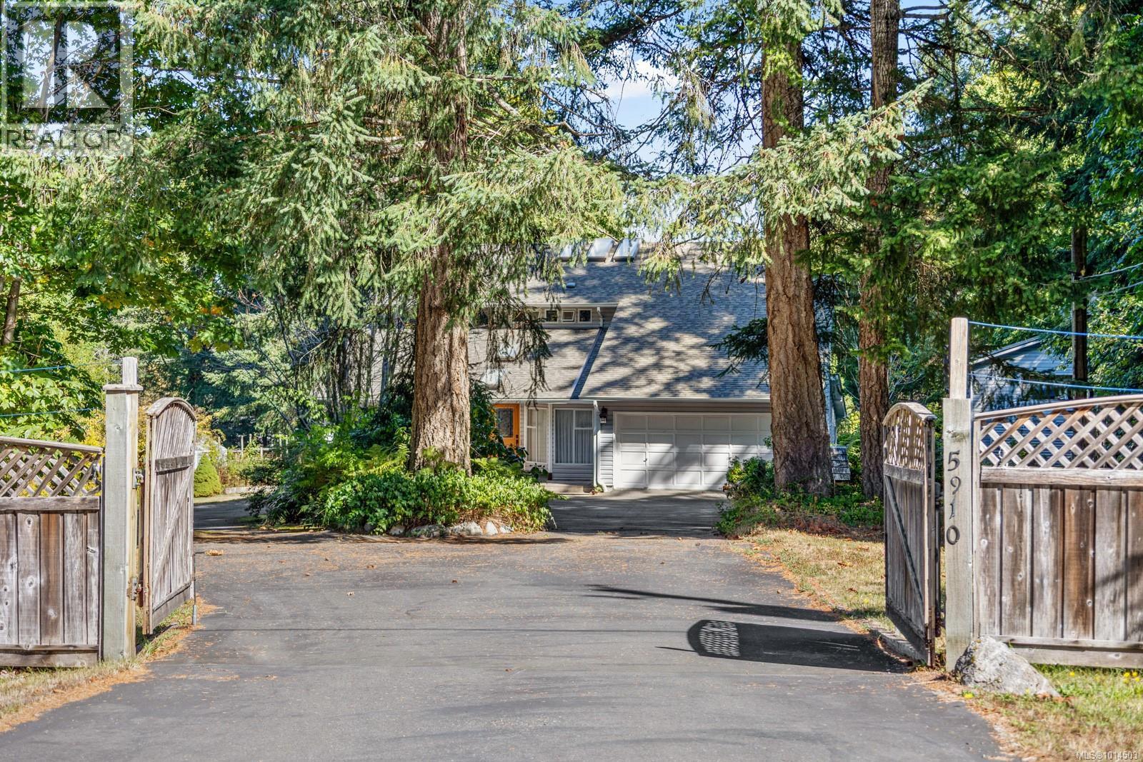 5910 Sea Terrace Rd, Courtenay, BC V9J 1W1