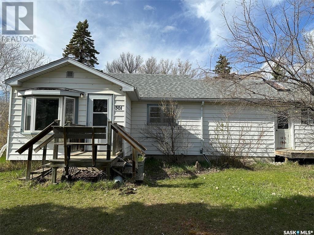 301 Belfast St, North Portal, SK S0C 1W0