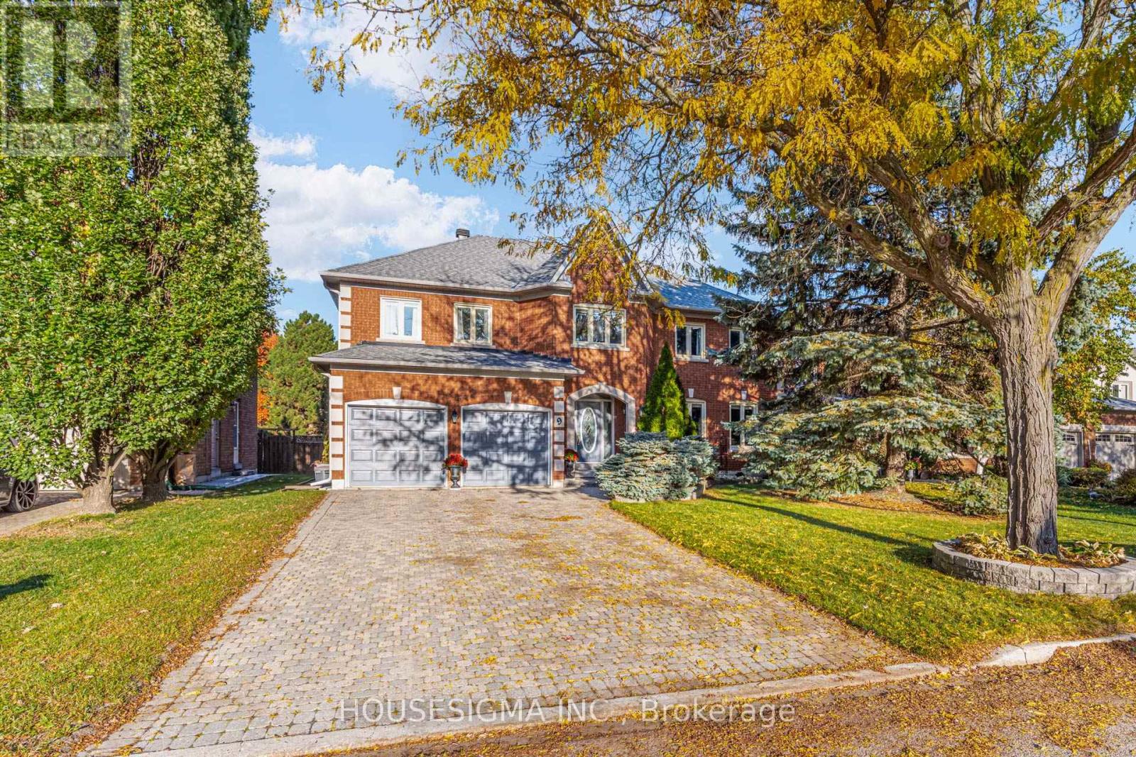 9 Montclair Rd, Richmond Hill Bayview Hill, ON L4B 2T4