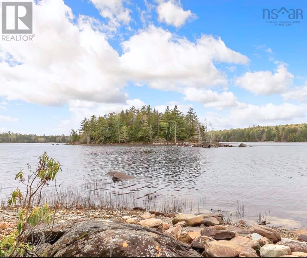 8 Narrows Rd, Labelle, NS B0T 1E0