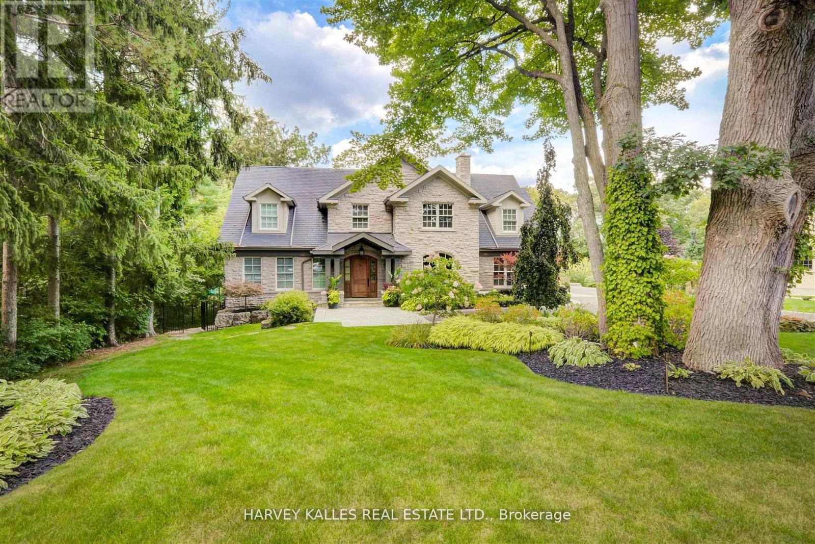 1199 Tecumseh Park Cres, Mississauga, ON L5H 2W8