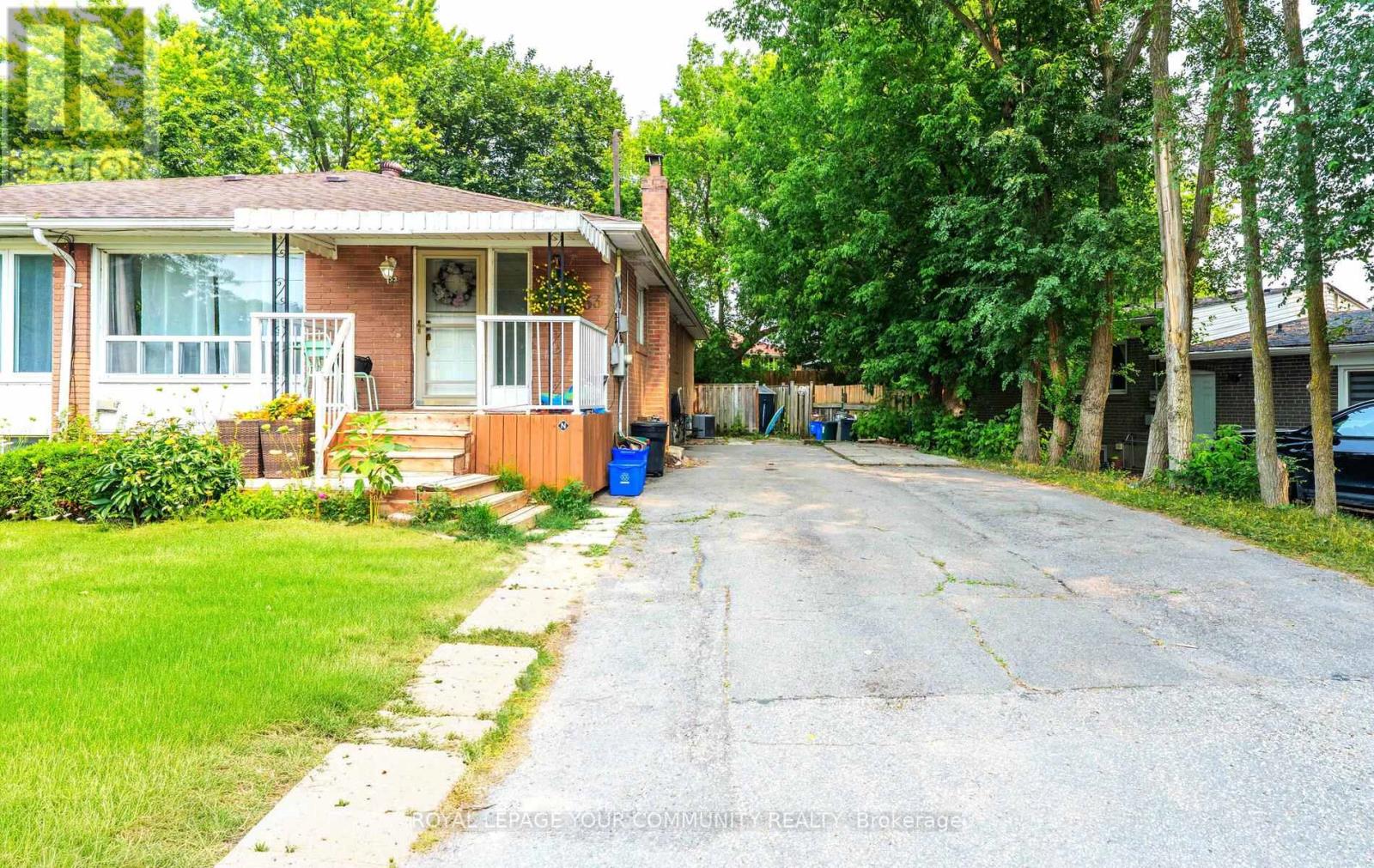 53 Newbury Dr, Newmarket, ON L3Y 4P9