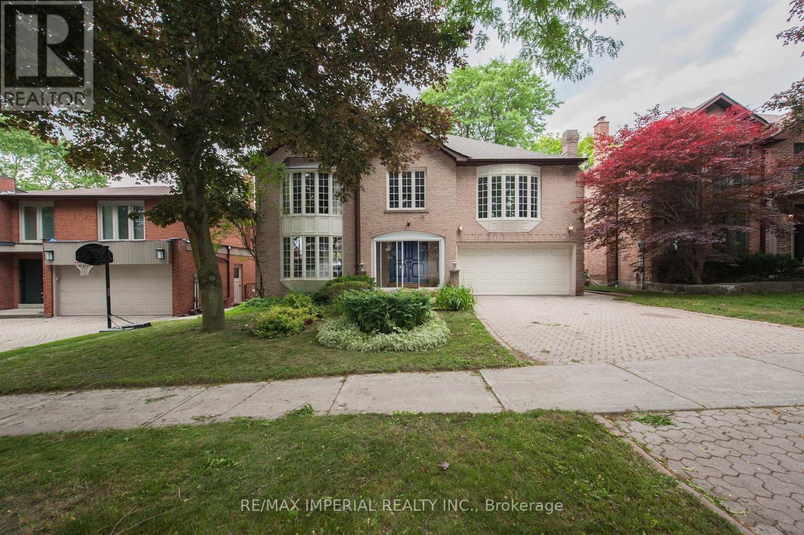 11 Riderwood Dr E, Toronto, ON M2L 2X4