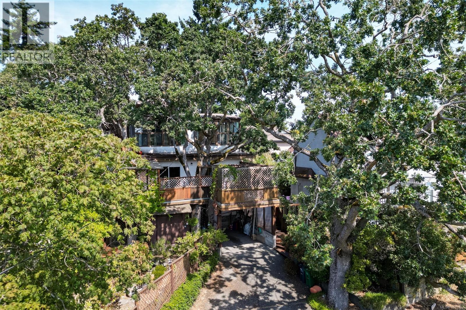 1360 Merritt St, Victoria, BC V8X 2P6