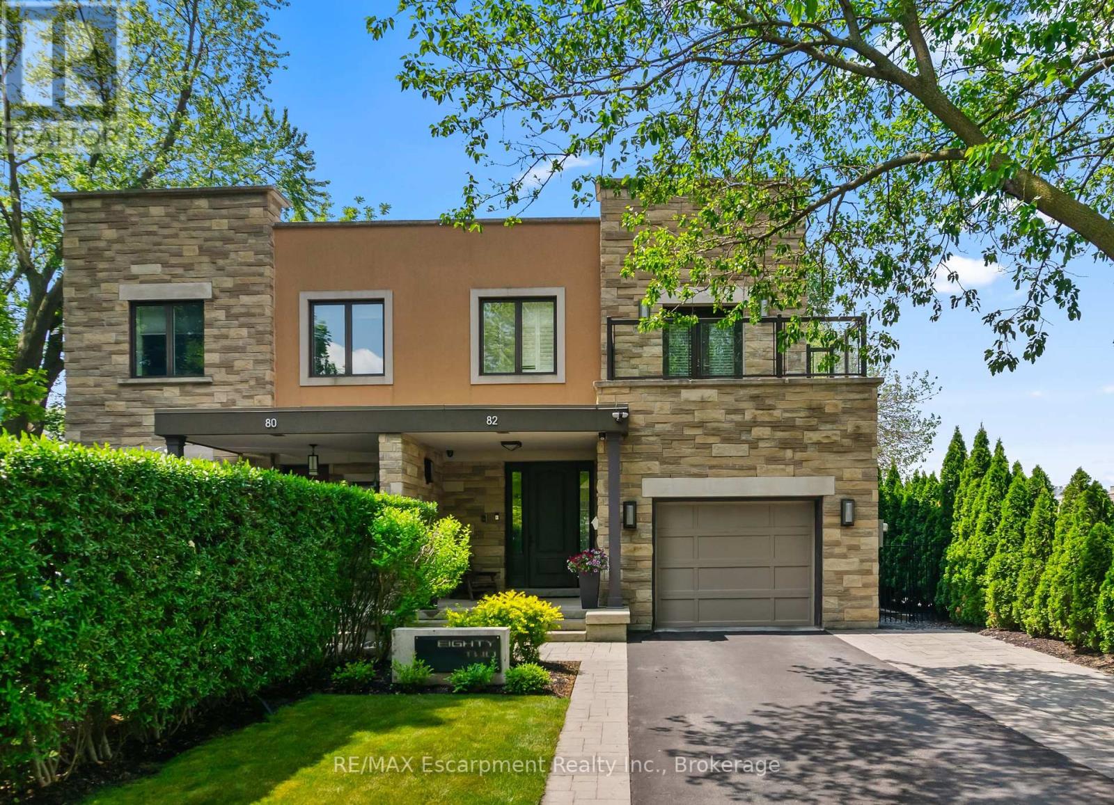 82 Brant St, Oakville, ON L6K 2Z6