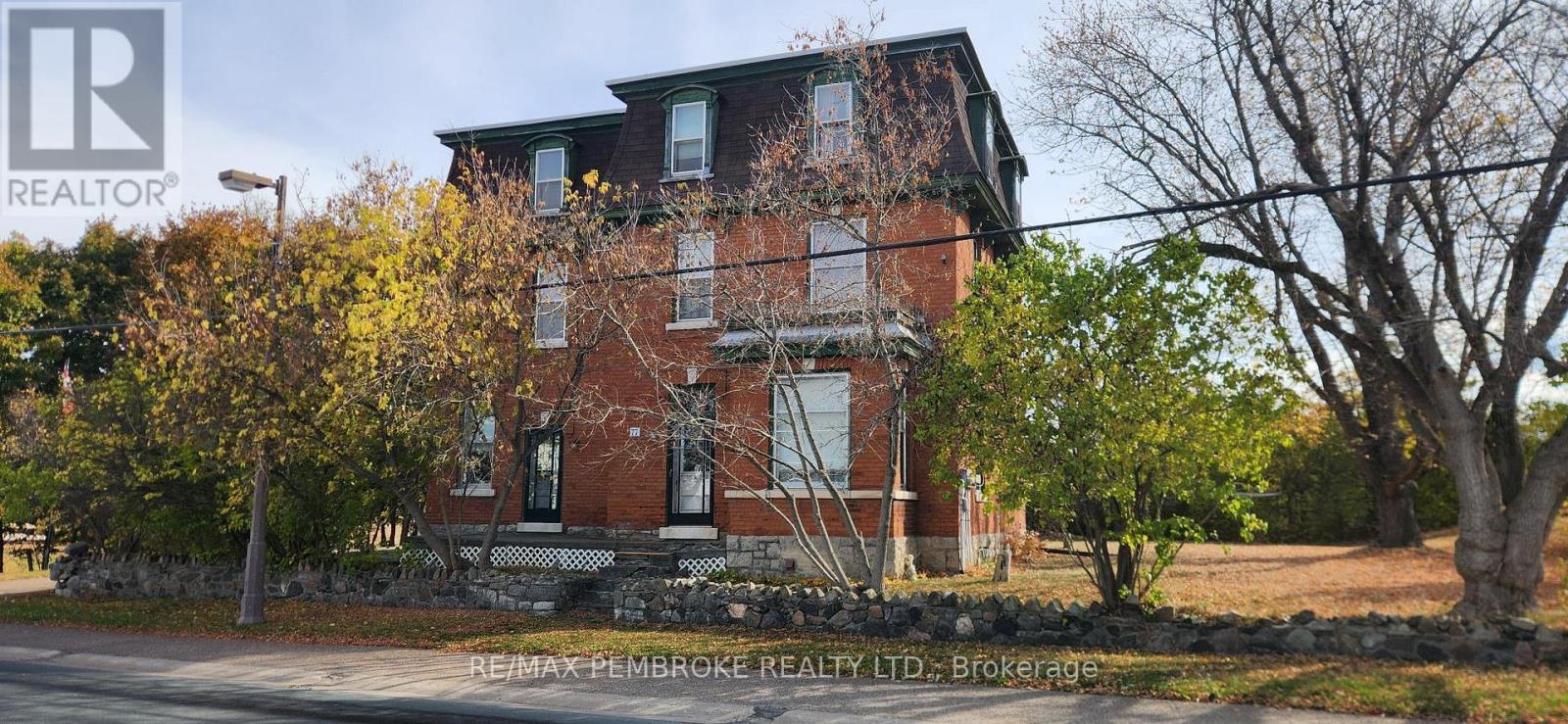 77 Main St, Whitewater Region, ON K0J 1K0