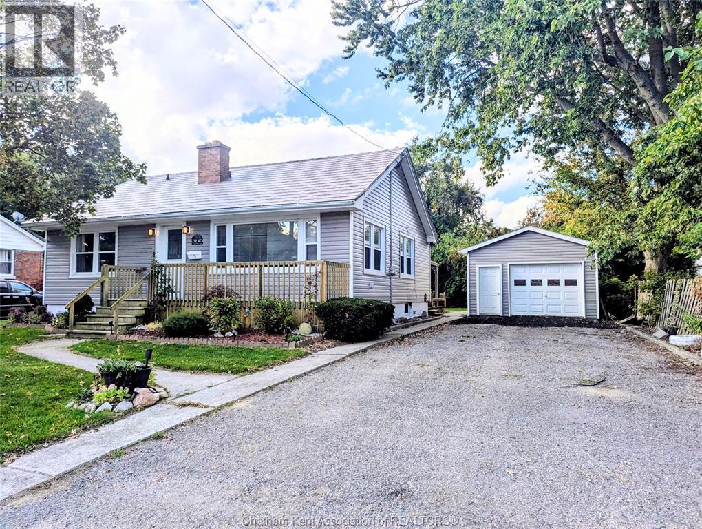 10 Meadowlea Rd, Chatham, ON N7M 5C4