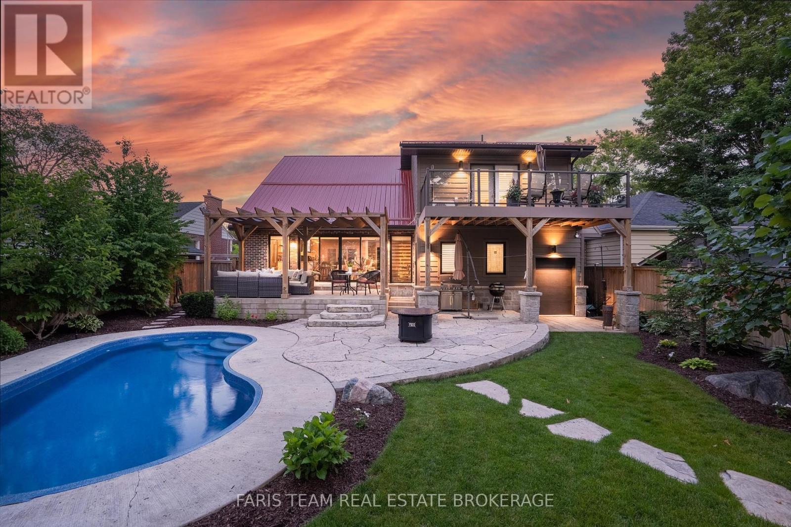 92 Nelson St, Barrie, ON L4M 4K5