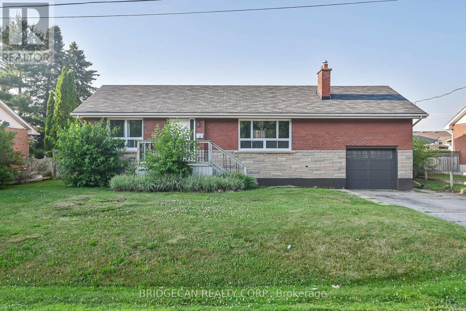 17 Brierwood Ave, Grimsby, ON L3M 1J5