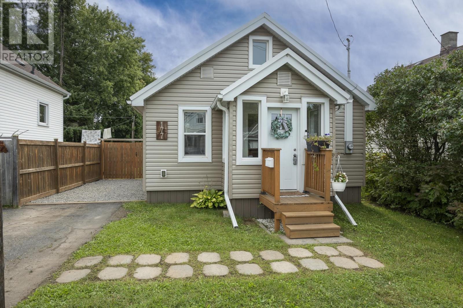 177 Empress Ave S, Thunder Bay, ON P7B 4N7
