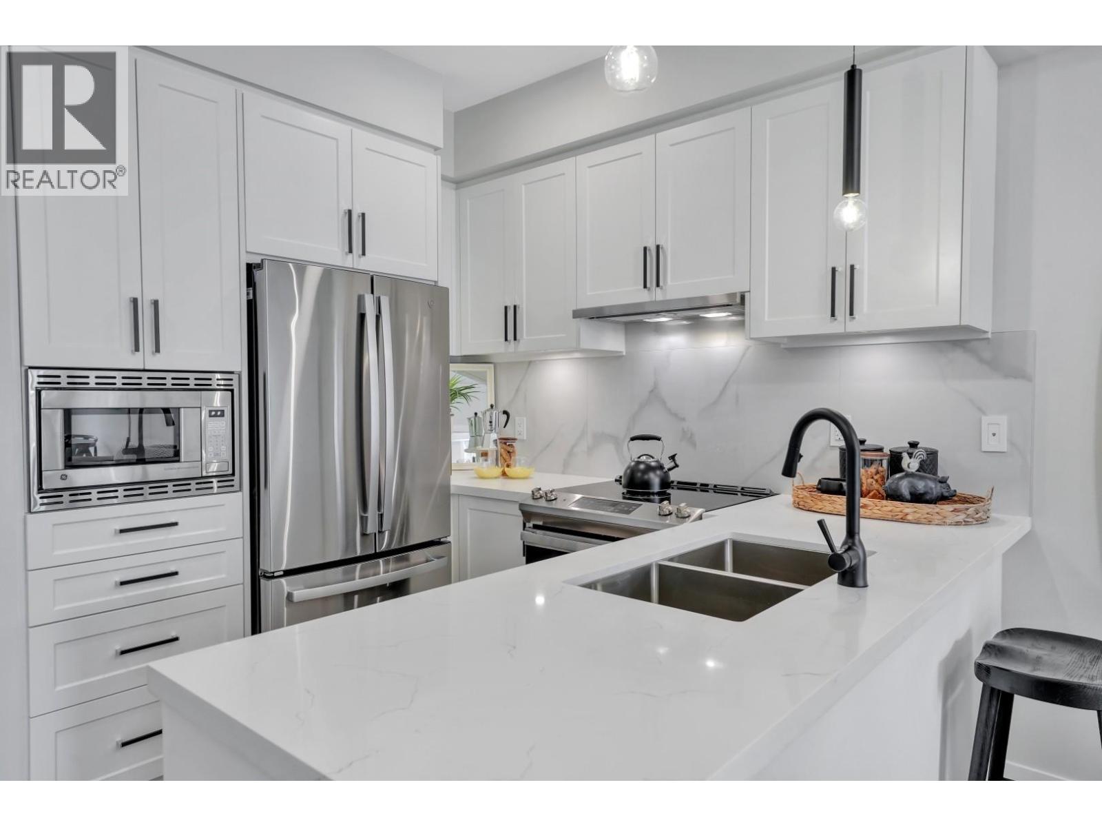12143 223 Street Unit 120, Maple Ridge, BC V2X 5Y6