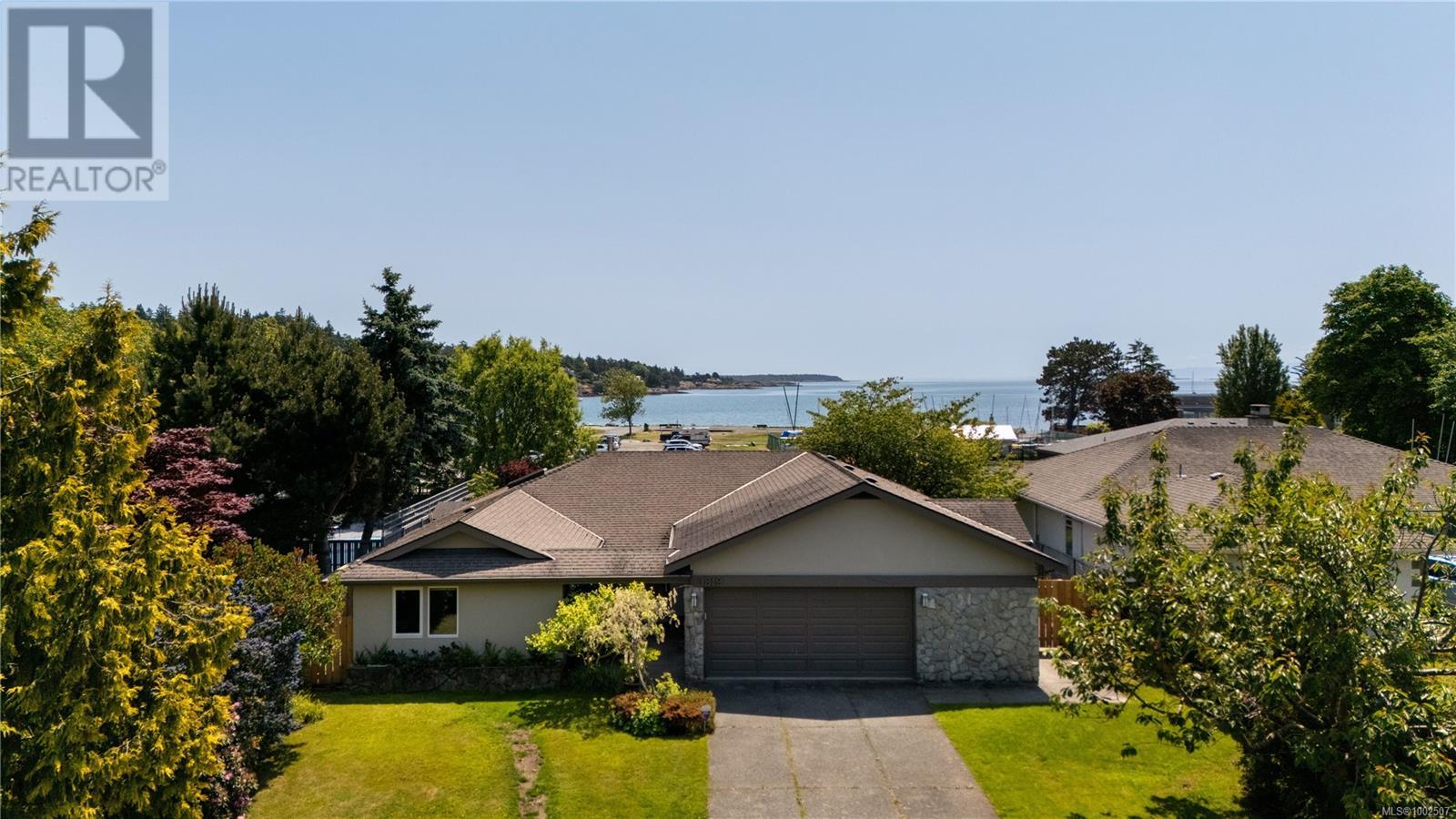 3819 Beachview Pl, Saanich, BC V8P 5N8