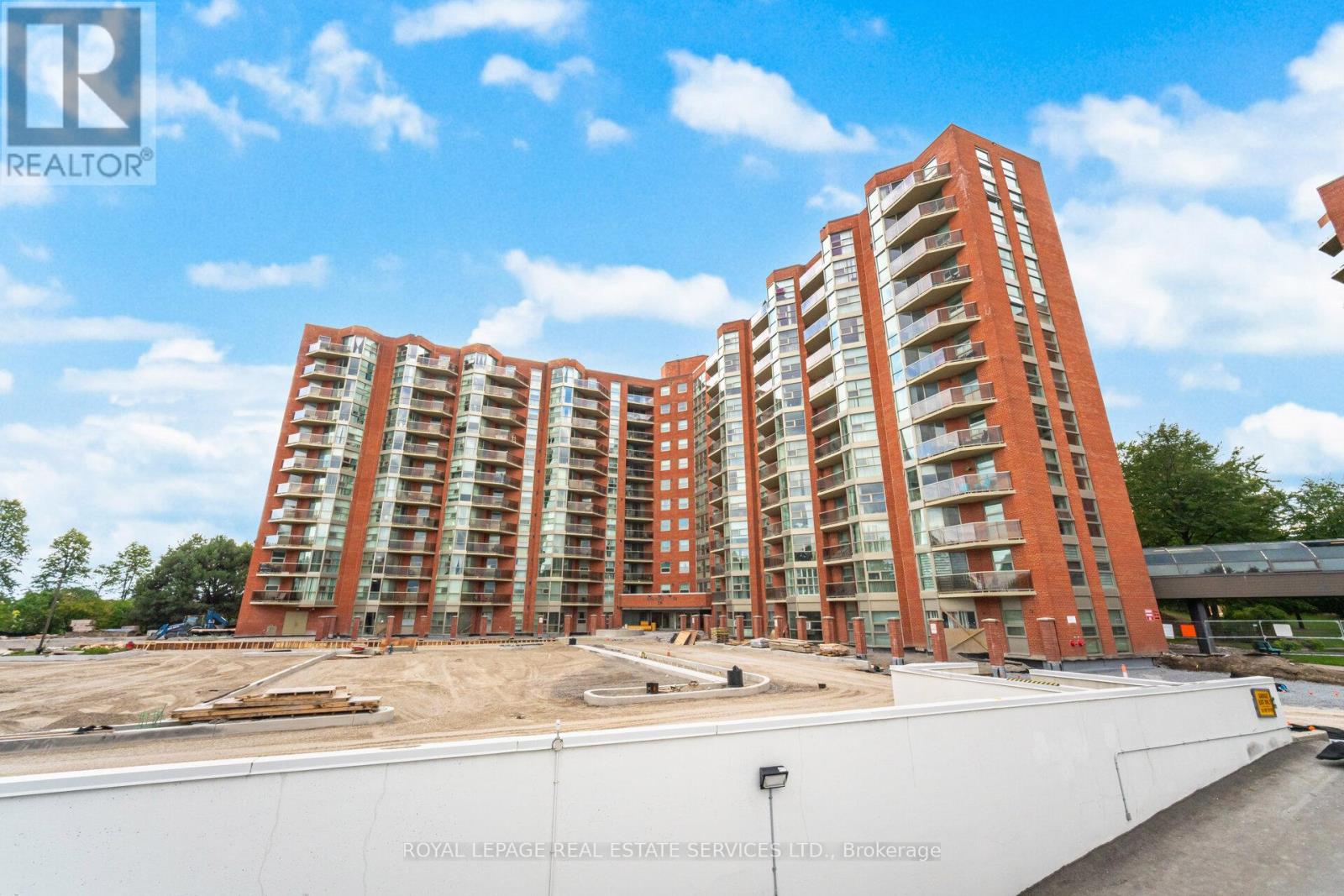 1102 20 Dean Park Rd, Toronto, ON M1B 3G9