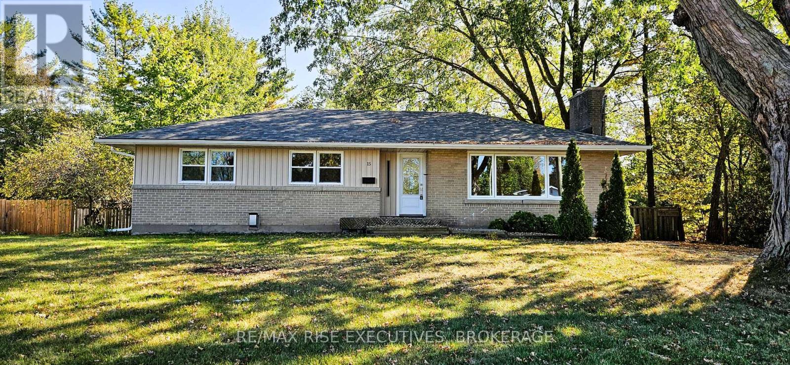 15 Loyalist Ave, Loyalist Amherstview, ON K7N 1K4