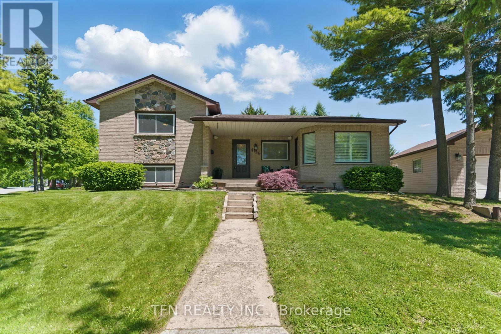 4124 Preston Ave, Niagara Falls, ON L2H 2C5
