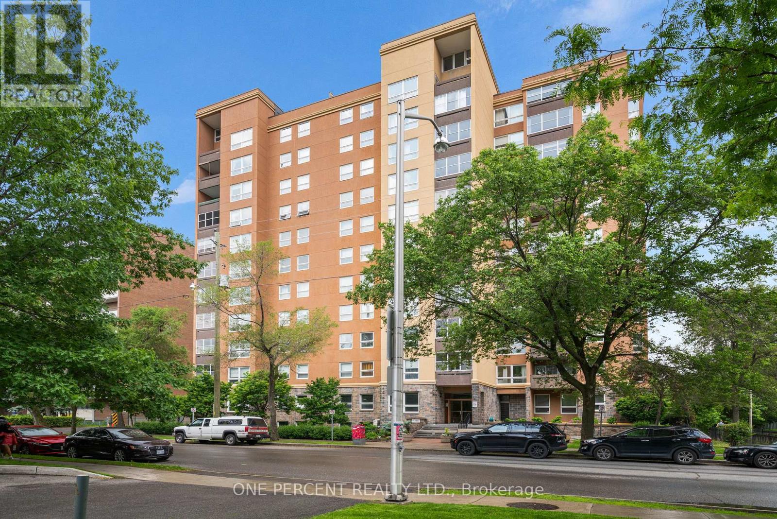 201 373 Laurier Ave E, Ottawa, ON K1N 8X6