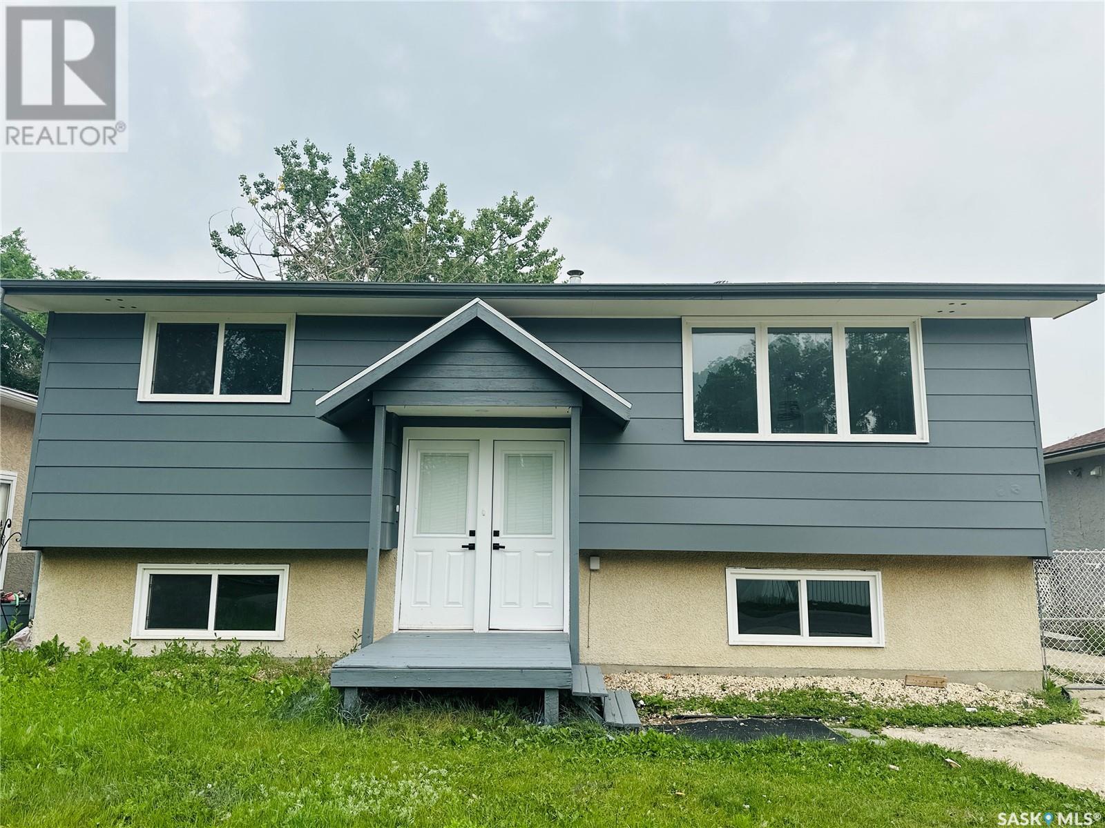 54 Anticknap Bay, Regina, SK S4N 4G6