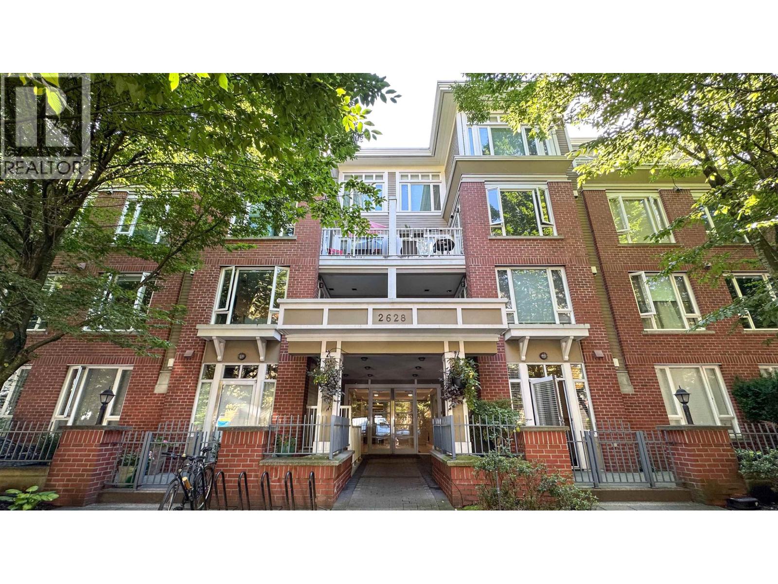 2628 Yew Street Unit 204, Vancouver, BC V6K 4T4
