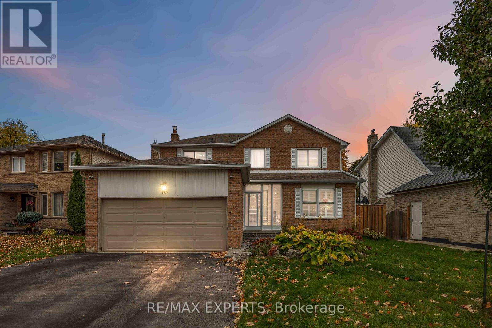 93 Stiver Dr, Newmarket, ON L3Y 7W2