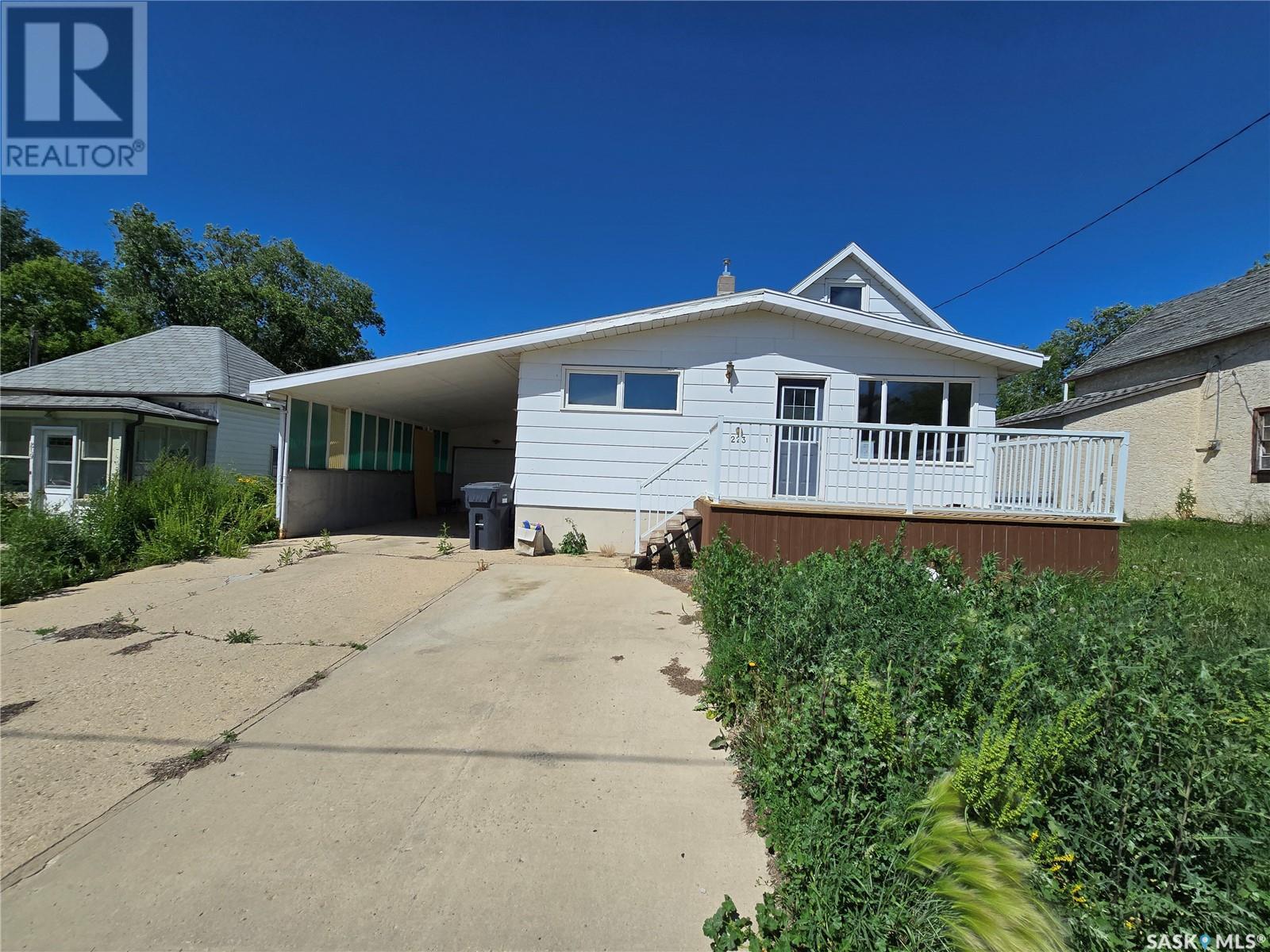 223 Mergens St, Weyburn, SK S4H 1R4