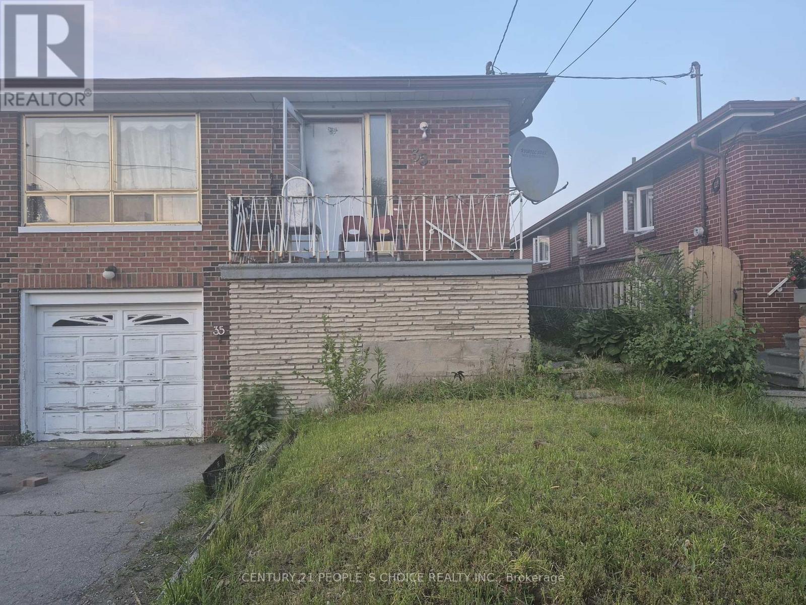 35 Elnathan Cres, Toronto, ON M9L 2G2