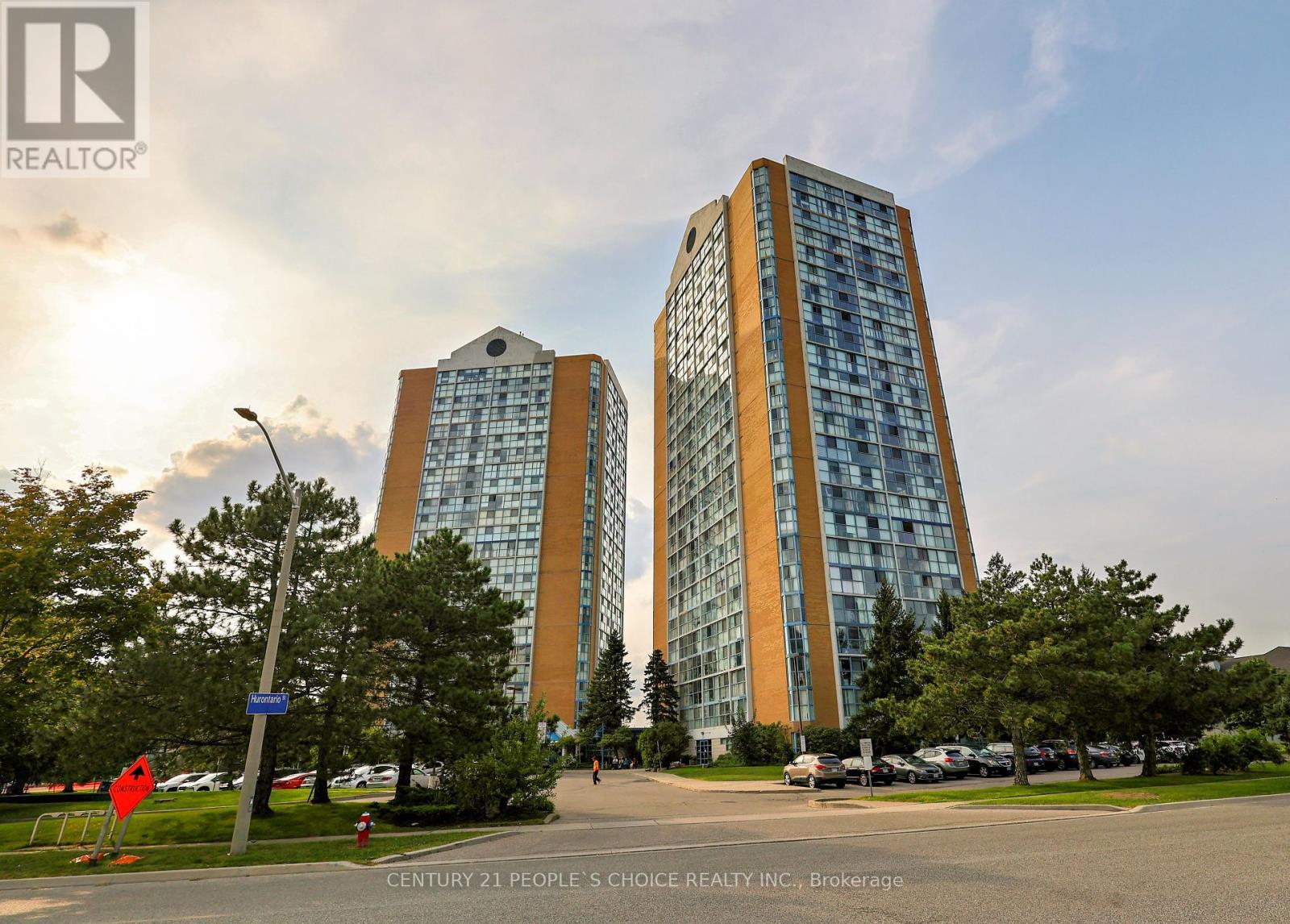 411 35 Trailwood Dr, Mississauga, ON L4Z 3L6