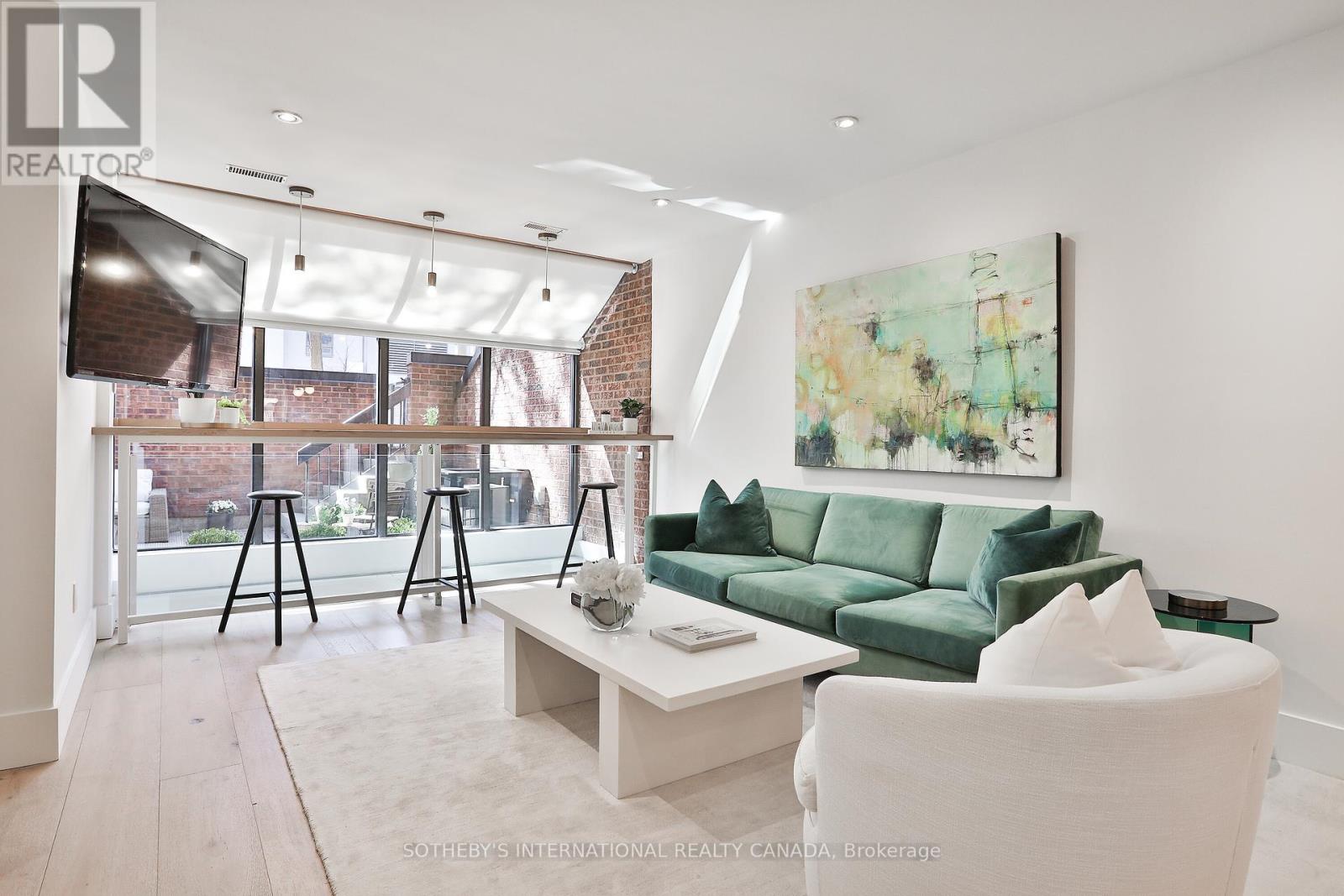 142 Pears Ave A9 Ave, Toronto, ON M5R 1T2