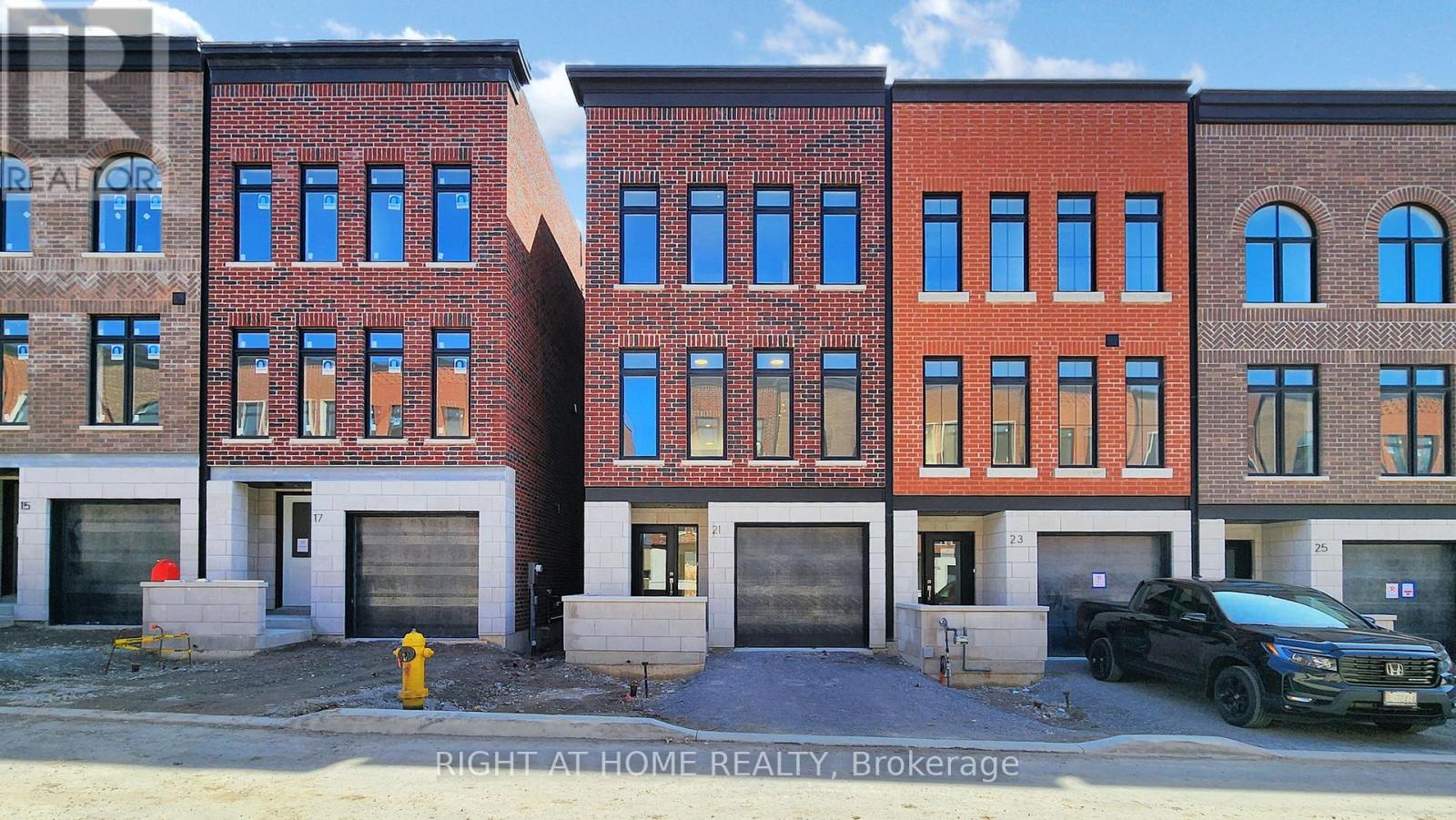 21 Chestnut Ct, Aurora, ON L4G 4A4