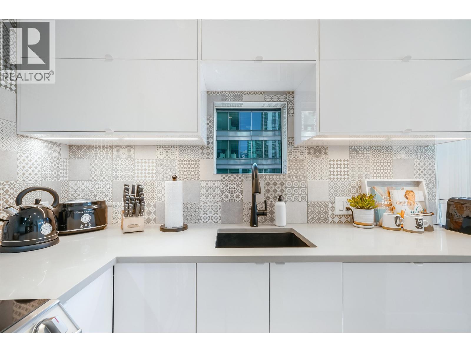 1166 Melville Street Unit 707, Vancouver, BC V6E 4P5