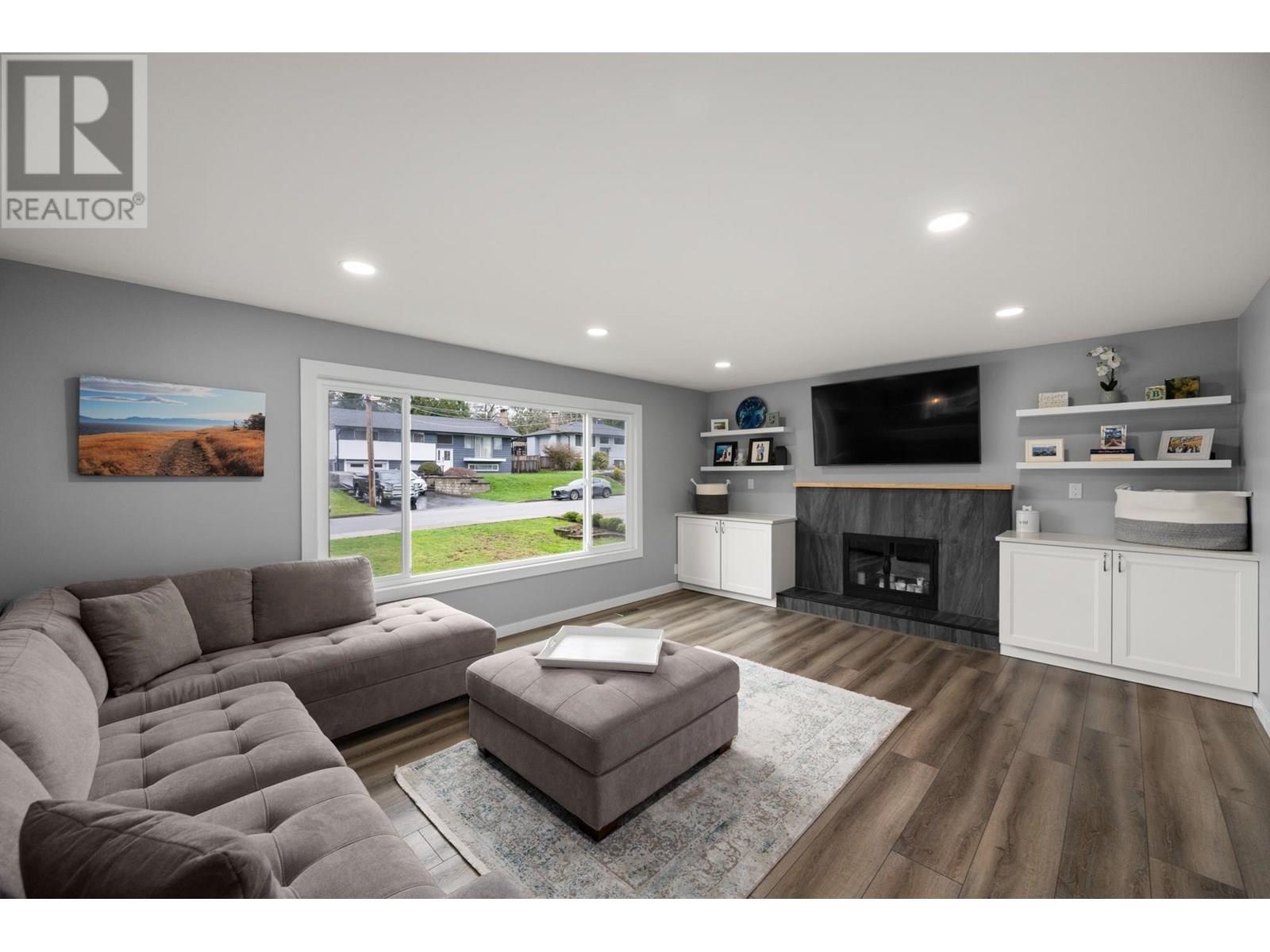 2416 Tolmie Ave, Coquitlam, BC V3K 3E7