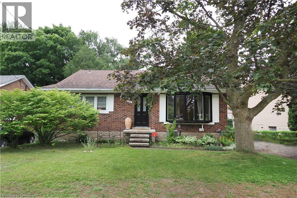 122 Boehmer St, Kitchener, ON N2H 4N5