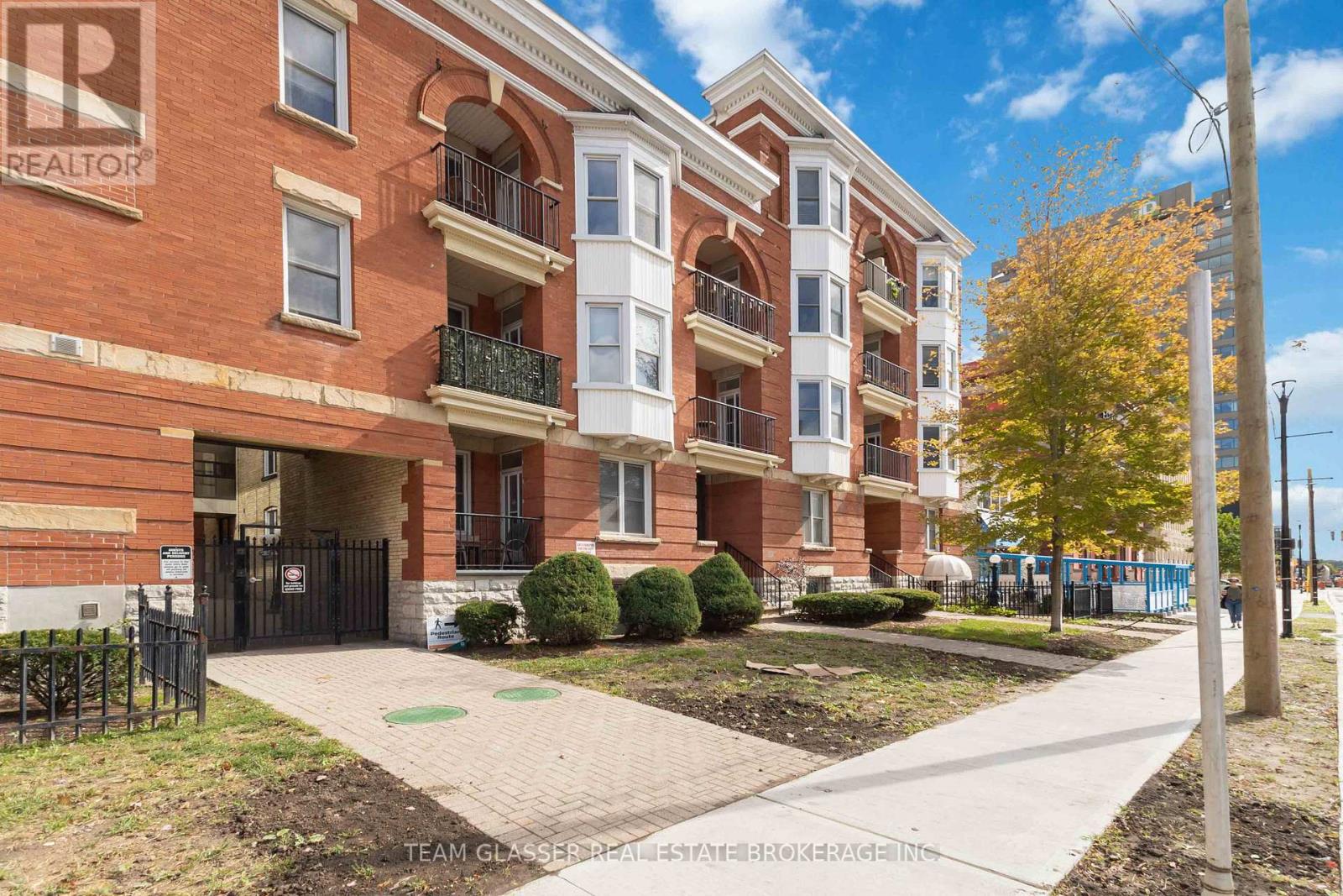 303 440 Wellington St, London, ON N6B 1X2
