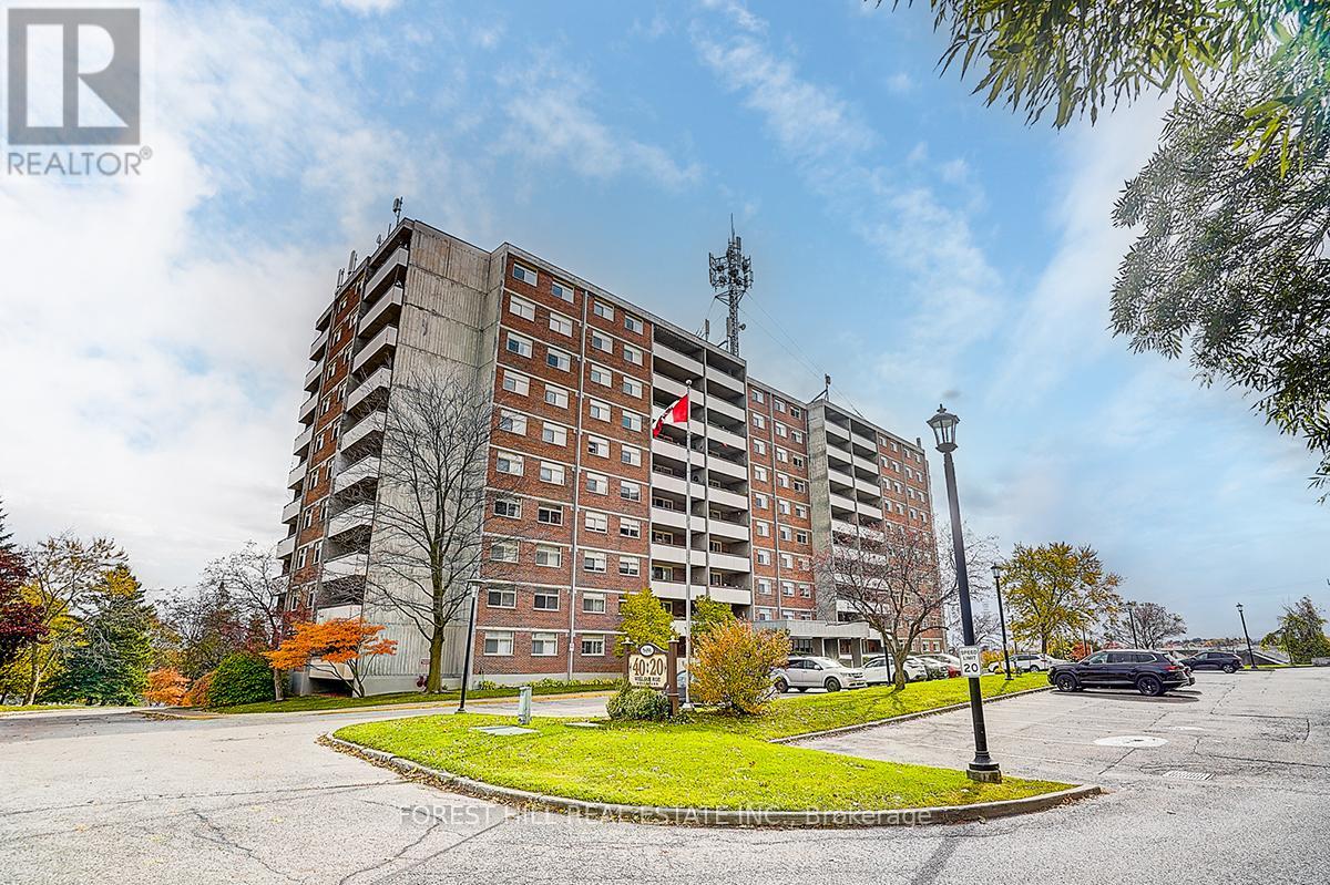 706 40 William Roe Blvd, Newmarket, ON L3Y 5N4