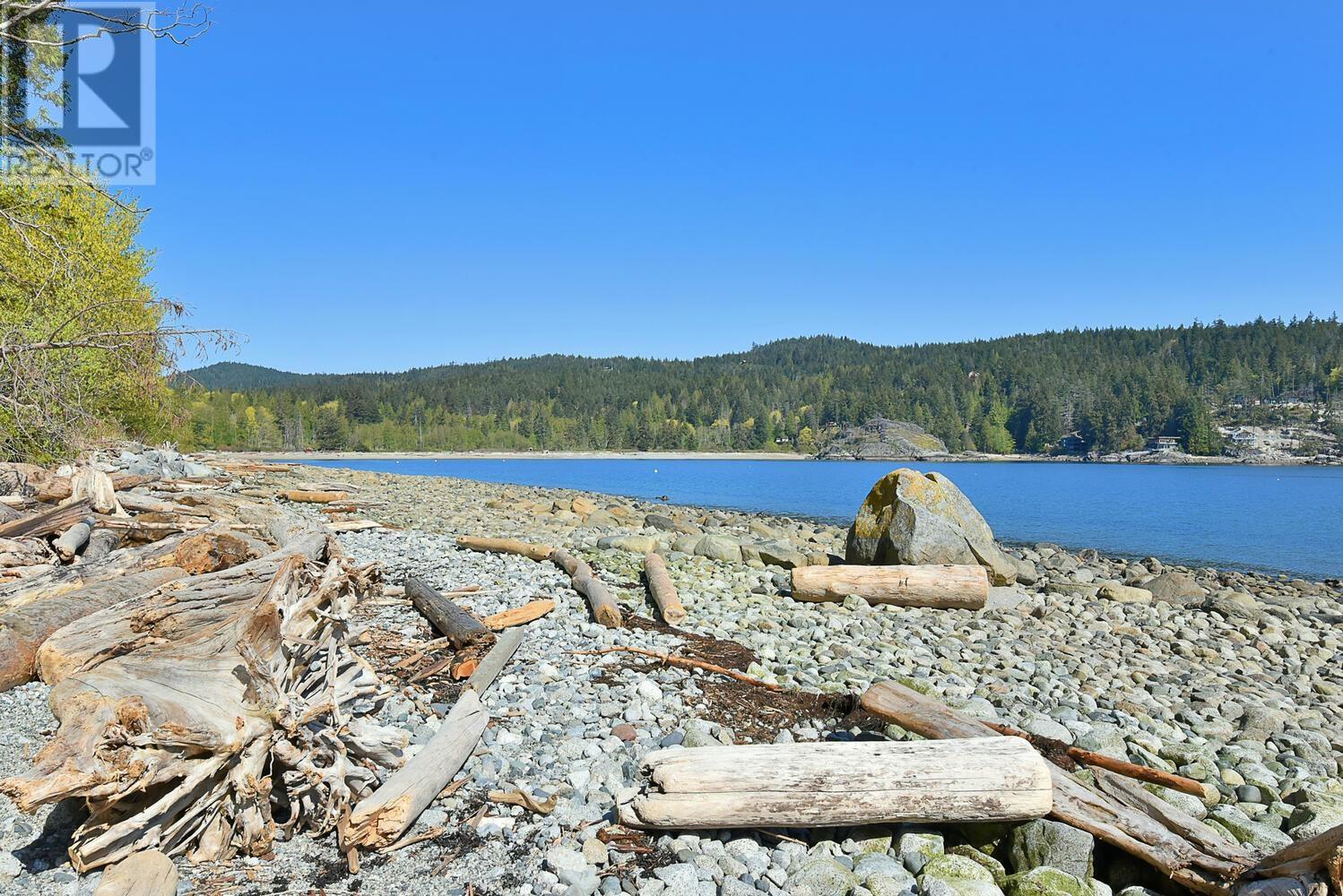 7638 Eureka Ave, Halfmoon Bay, BC V7Z 1A1