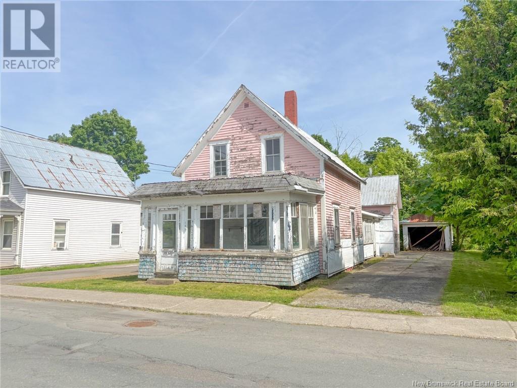 157 Broadway St, Woodstock, NB E7M 1B6