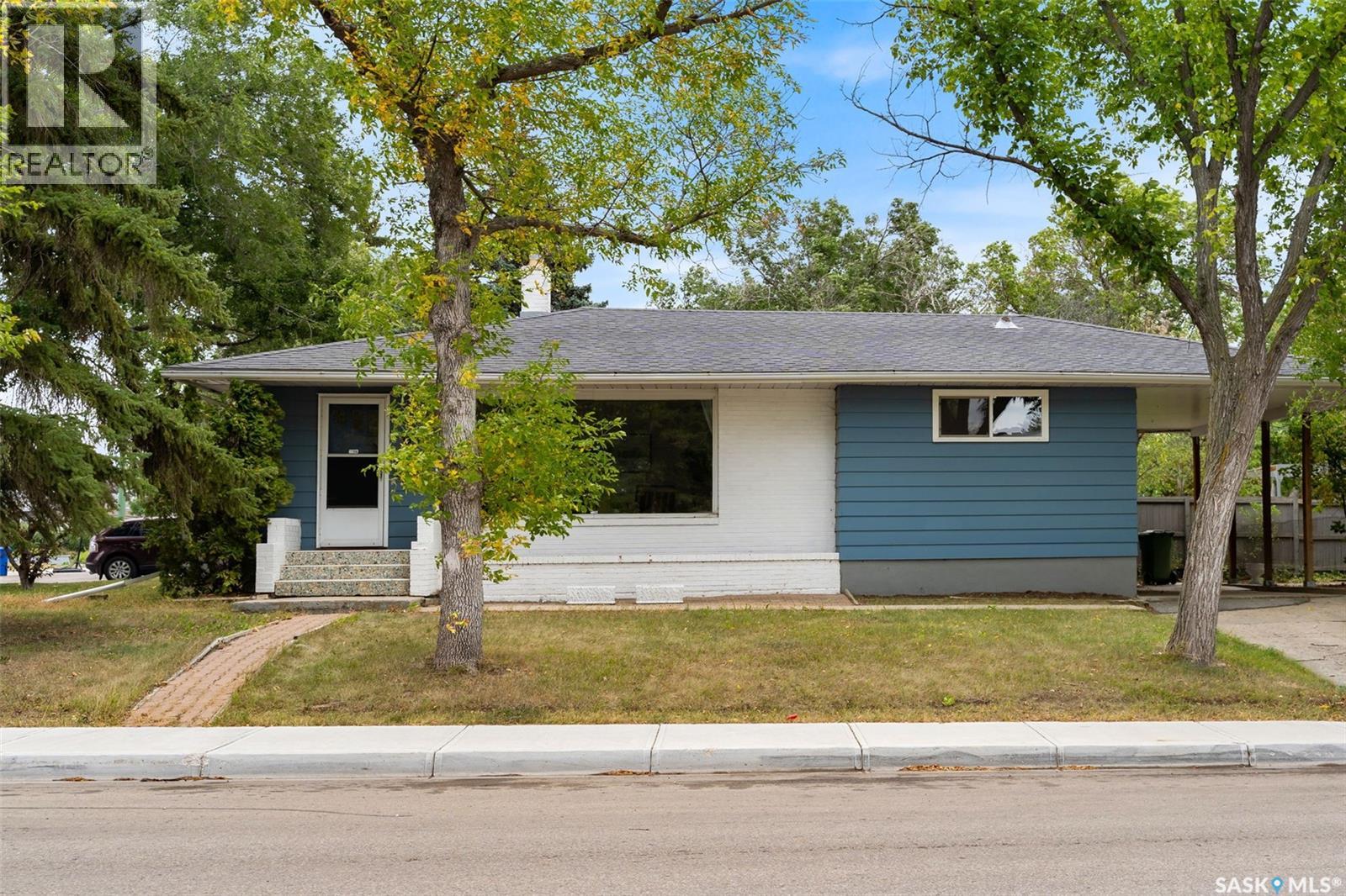 3347 Queen St, Regina, SK S4S 1B2