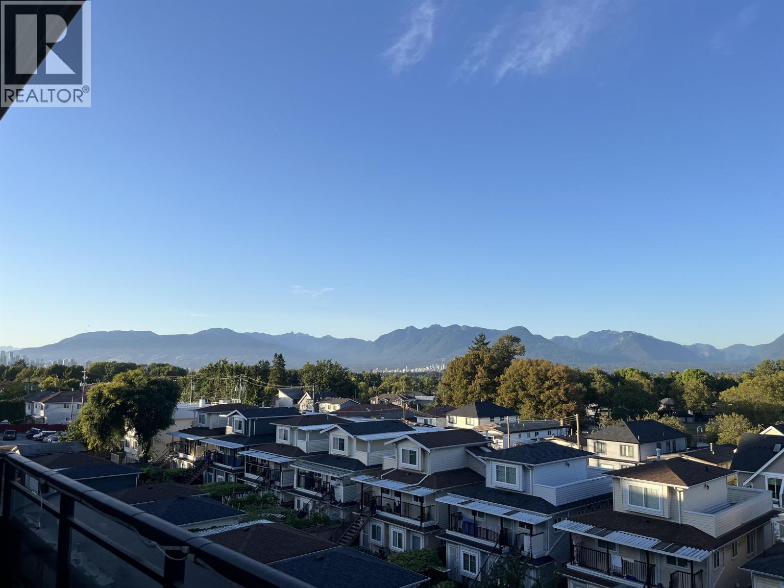 2239 Kingsway #ph3, Vancouver, BC V5N 0E5