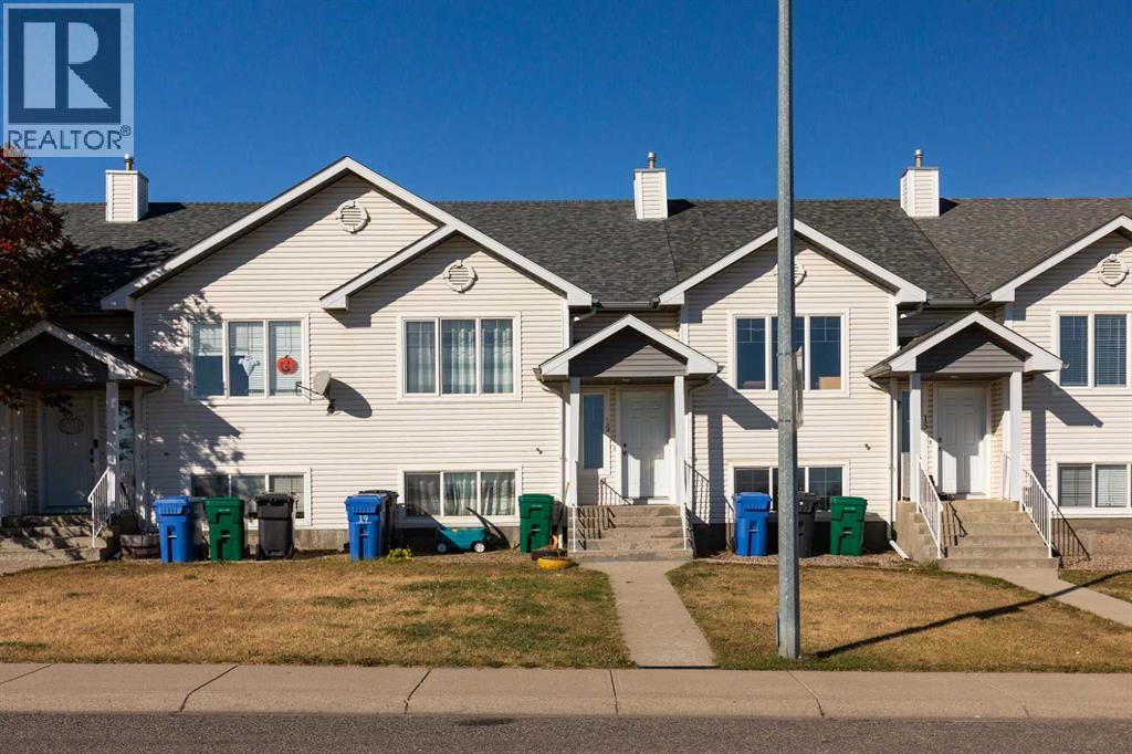 19 Blackfoot Blvd W, Lethbridge, AB T1K 7N7