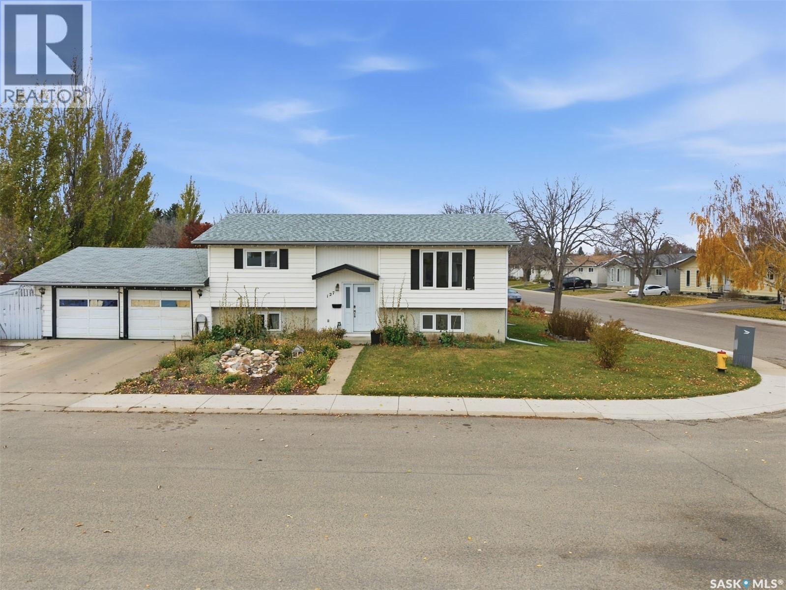 127 Nesbitt Cres, Saskatoon, SK S7L 6G5