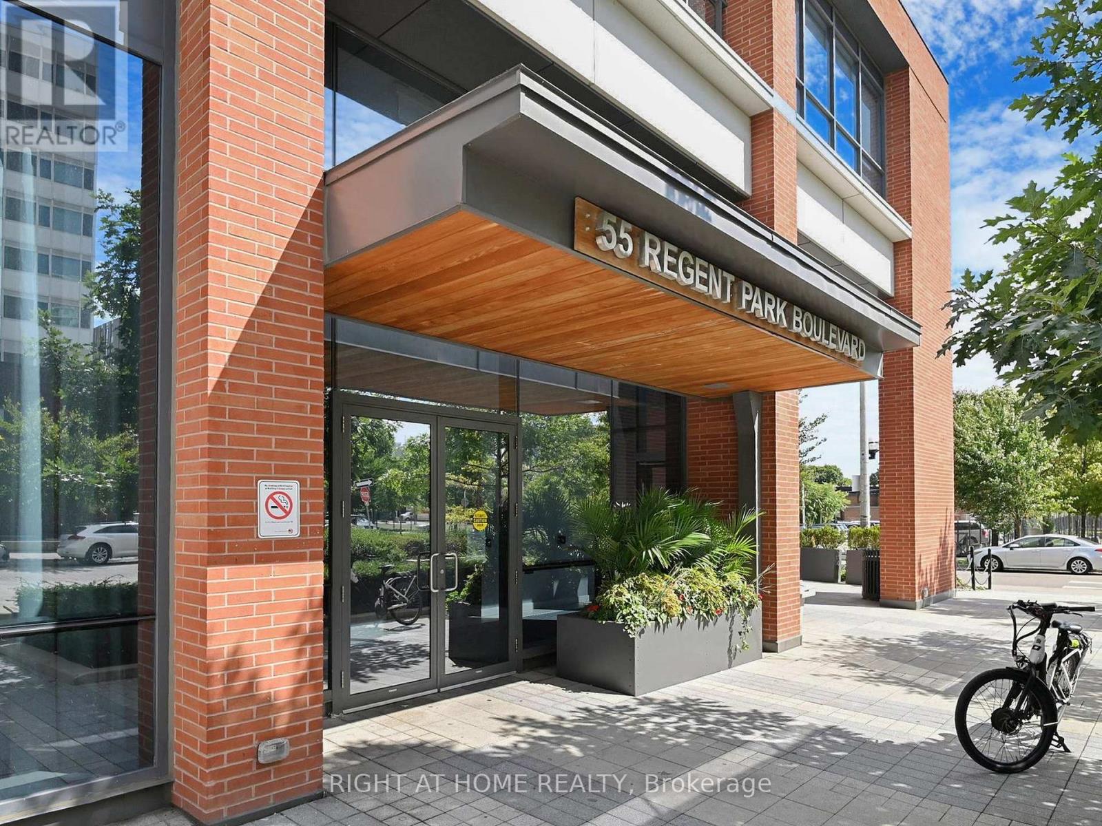 1407 55 Regent Park Blvd, Toronto, ON M5A 3H6