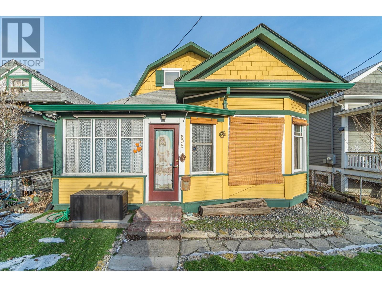 608 St Paul St, Kamloops, BC V2C 2K2
