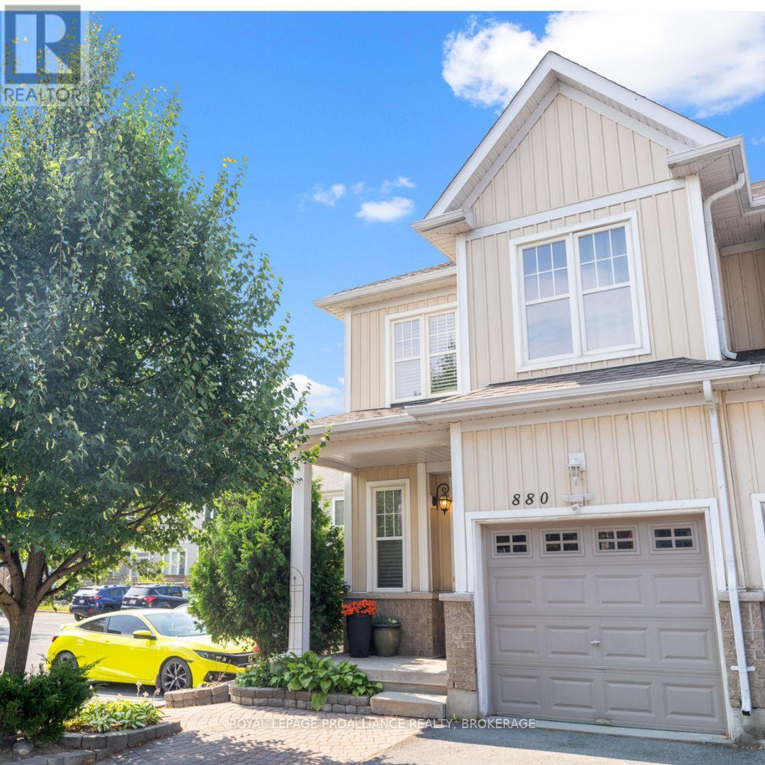 880 Ascot Ln, Kingston, ON K7K 0C8