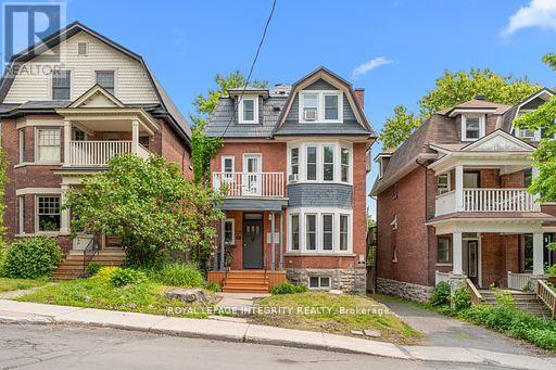 339 Chapel St, Ottawa, ON K1N 7Z5