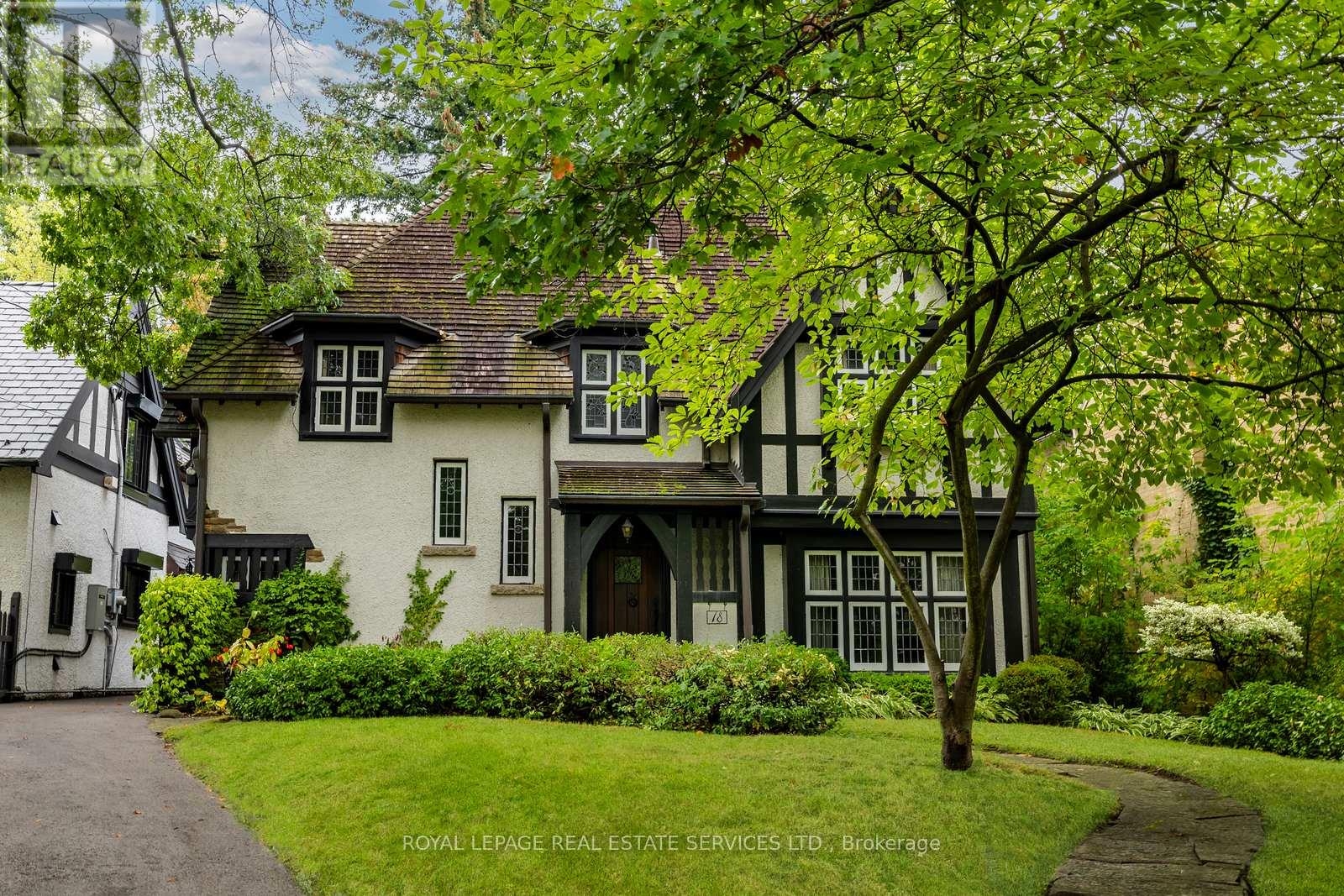 18 Queen Marys Dr, Toronto, ON M8X 1S2
