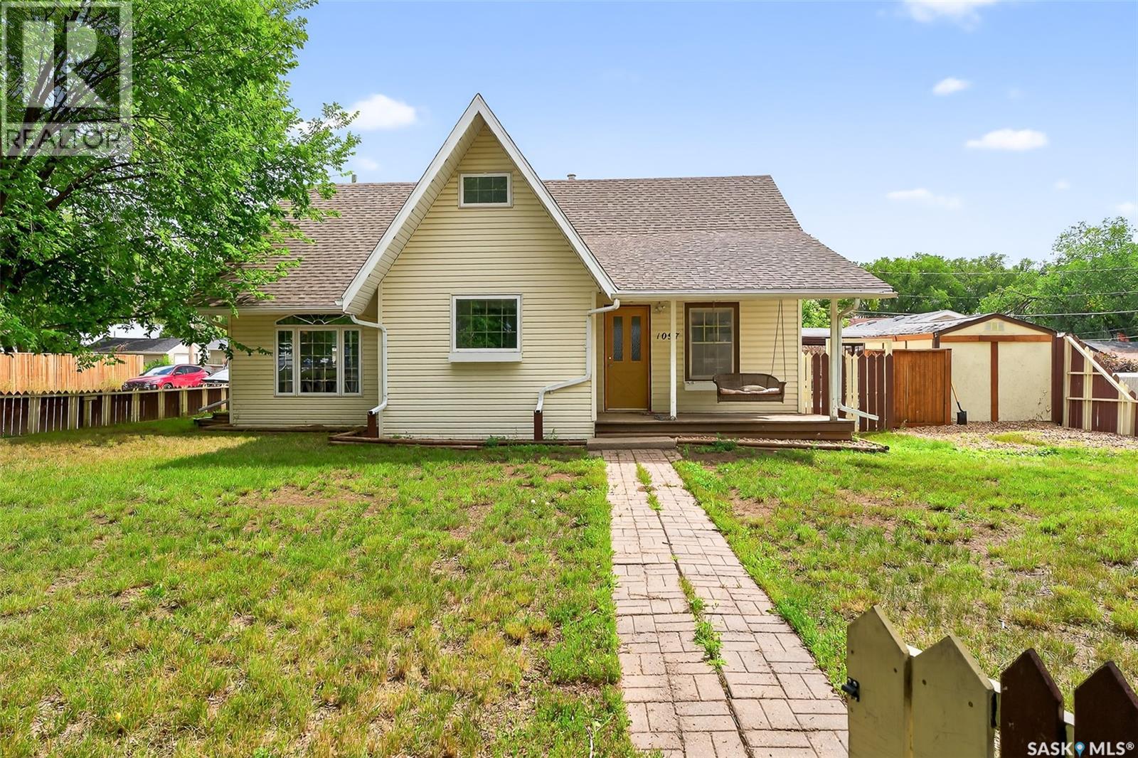 1097 Connaught Ave, Moose Jaw, SK S6H 4B4