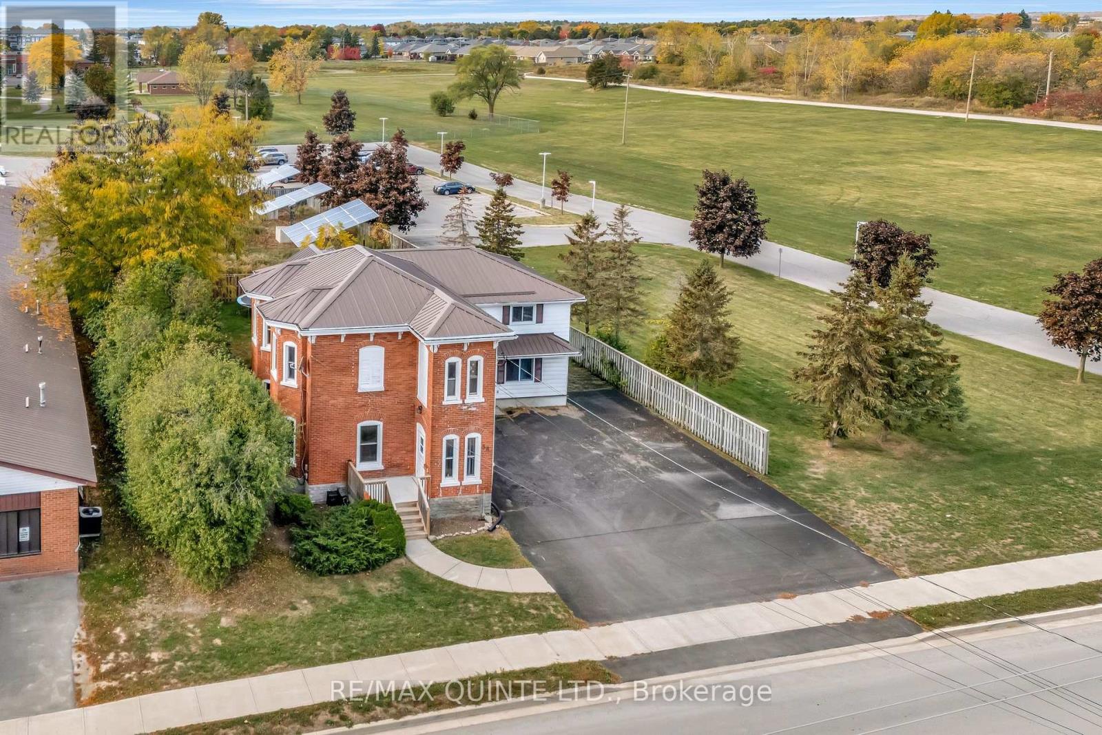 58 Avondale Rd, Belleville, ON K8P 4G3