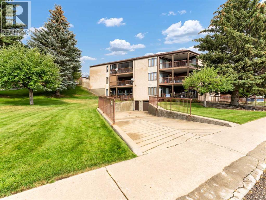 1165 16 Street Ne Unit 1, Medicine Hat, AB T1C 1P7