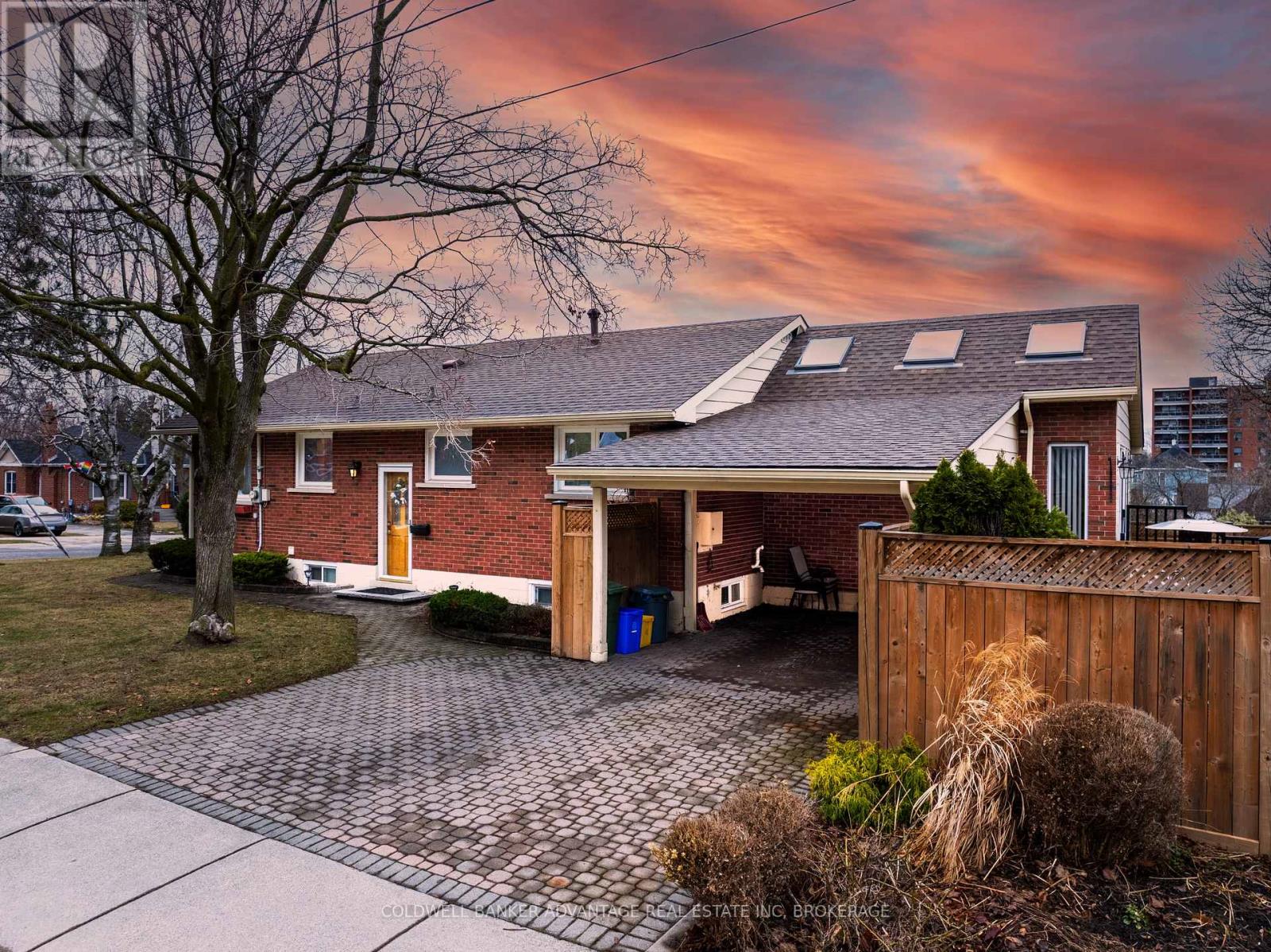 17 Wardrope Ave, Hamilton Stoney Creek, ON L8G 1R9